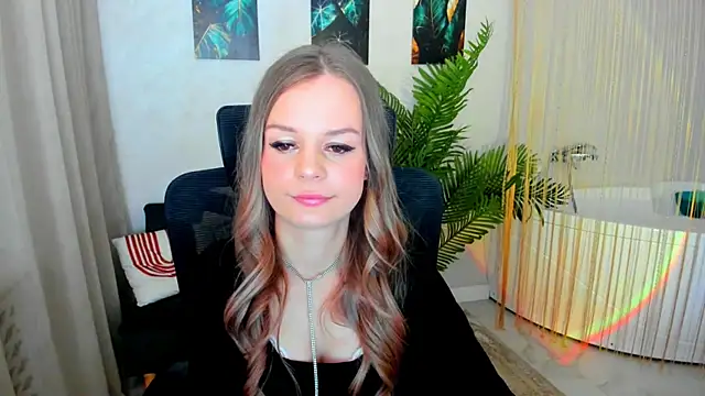 Snapshot of MidnighteAura chatting on April 8, 2026, 7:47 pm MidnighteAura online show from April 8, 2026, 7:47 pm