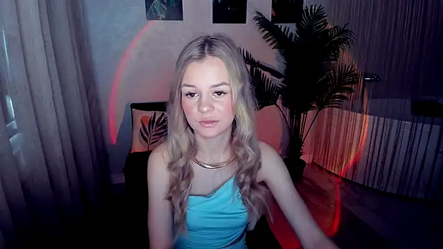 Snapshot of MidnighteAura chatting on April 28, 2026, 11:37 am MidnighteAura online show from April 28, 2026, 11:37 am