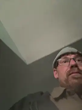 Snapshot of BamaBoi40AL chatting on December 17, 2025, 1:28 pm BamaBoi40AL online show from December 17, 2025, 1:28 pm