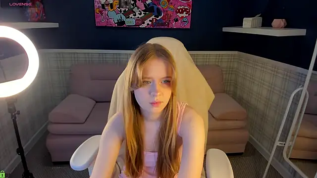 Victori Fox online show from April 9, 2026, 11:43 pm