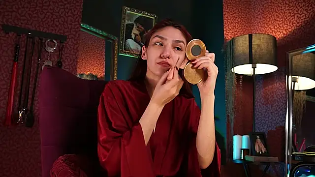 Roxa Lana online show from May 17, 2026, 1:29 pm