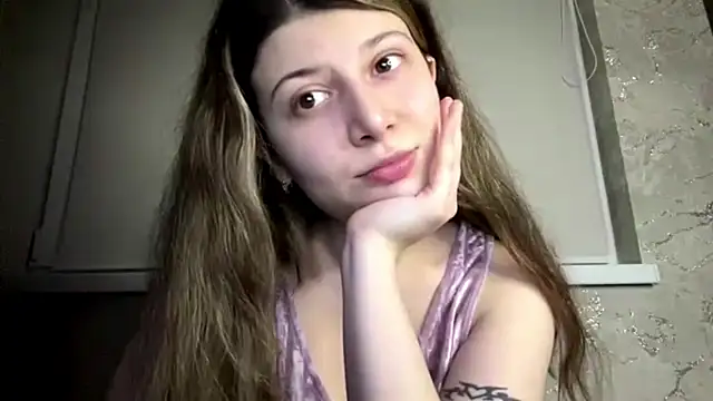 Snapshot of lunary_dr chatting on December 18, 2025, 2:56 pm lunary dr online show from December 18, 2025, 2:56 pm