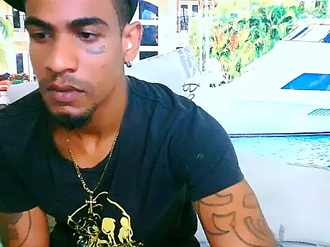 Snapshot of IndianMuscle69 chatting on December 4, 2025, 5:17 am IndianMuscle69 online show from December 4, 2025, 5:17 am