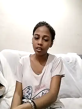 Snapshot of IndianSativa2 chatting on December 15, 2025, 10:58 pm IndianSativa2 online show from December 15, 2025, 10:58 pm