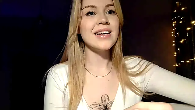 LunaPeony online show from March 12, 2026, 6:36 pm