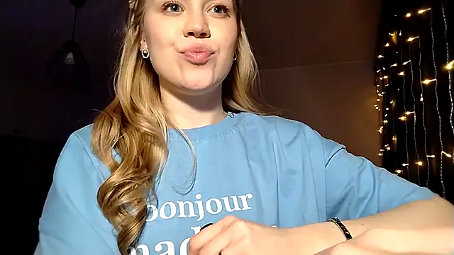 LunaPeony online show from March 21, 2026, 9:07 pm