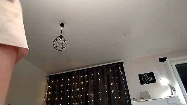 LunaPeony online show from April 16, 2026, 7:58 pm