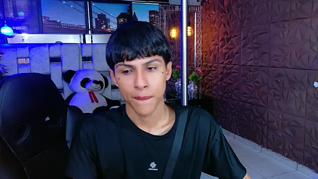 StormLuxX online show from January 8, 2026, 7:27 pm