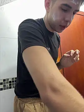 Snapshot of Johan_stick chatting on December 2, 2025, 11:37 am Johan stick online show from December 2, 2025, 11:37 am