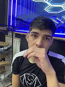 Snapshot of Johan_stick chatting on December 5, 2025, 5:09 pm Johan stick online show from December 5, 2025, 5:09 pm