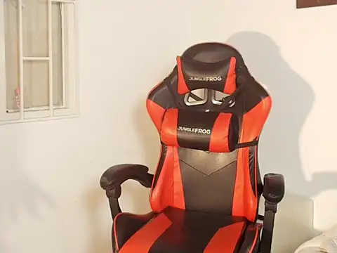 Snapshot of ElenaLauren chatting on December 4, 2025, 12:14 pm ElenaLauren online show from December 4, 2025, 12:14 pm