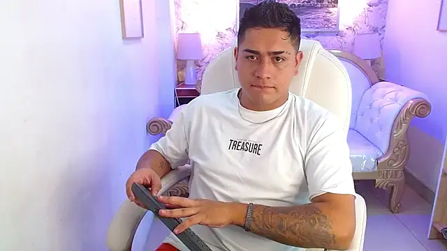 Snapshot of aroon_12 chatting on December 5, 2025, 11:30 am aroon 12 online show from December 5, 2025, 11:30 am