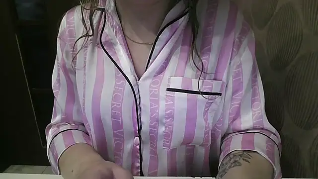 Snapshot of YOUR-GODDESS chatting on December 17, 2025, 9:04 am YOUR-GODDESS online show from December 17, 2025, 9:04 am