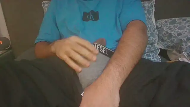 Snapshot of userre08 chatting on December 21, 2025, 11:56 pm userre08 online show from December 21, 2025, 11:56 pm