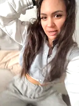 SiennaLuxexx online show from April 14, 2026, 1:17 pm