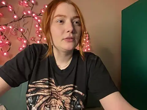 Snapshot of Ungoliant_Kiss chatting on April 30, 2026, 8:57 pm Ungoliant Kiss online show from April 30, 2026, 8:57 pm