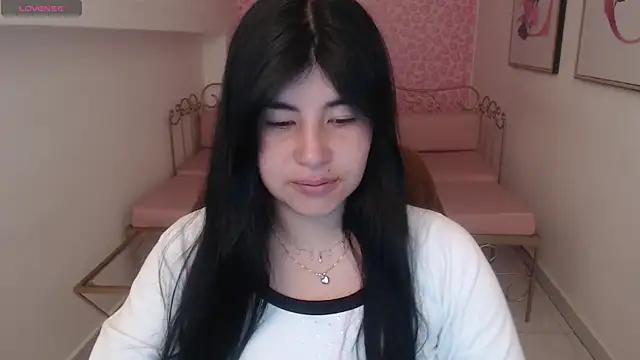 Nina harpper  online show from December 19, 2025, 1:40 pm