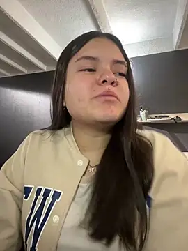 Snapshot of Camila_Duarte2 chatting on December 15, 2025, 1:15 pm Camila Duarte2 online show from December 15, 2025, 1:15 pm