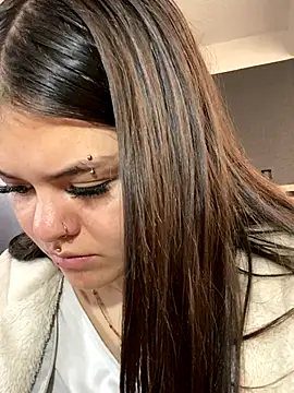 Camila Duarte2 online show from December 18, 2025, 1:39 pm