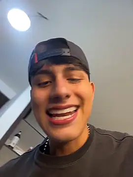 Lander Cruz online show from March 30, 2026, 7:37 pm