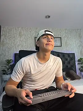 Snapshot of Lander_Cruz chatting on April 27, 2026, 8:07 pm Lander Cruz online show from April 27, 2026, 8:07 pm