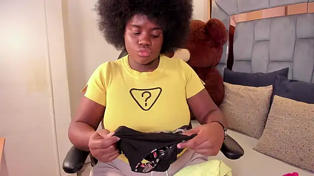 Snapshot of liarosee11 chatting on December 14, 2025, 2:28 am liarosee11 online show from December 14, 2025, 2:28 am