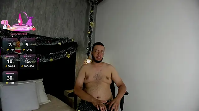 Spencer LunaBigtits online show from December 15, 2025, 7:40 pm