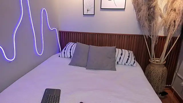 MIAROGGERSS online show from January 17, 2026, 3:00 am