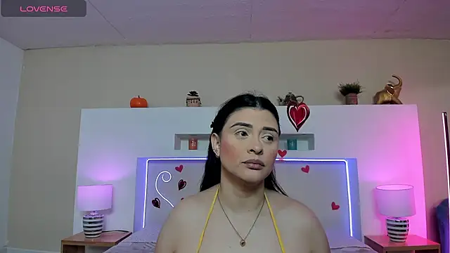 AnikaRomanoff  online show from February 16, 2026, 12:01 pm