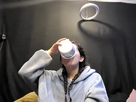 NatyMia online show from December 15, 2025, 5:34 am