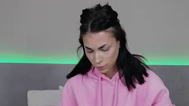 Snapshot of RachaelMils chatting on December 16, 2025, 3:44 am RachaelMils online show from December 16, 2025, 3:44 am