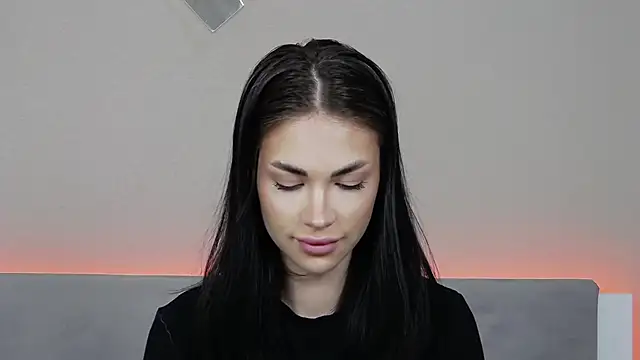 RachaelMils online show from February 5, 2026, 4:06 am