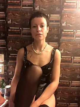 Snapshot of YoungDutchRuby chatting on December 3, 2025, 2:48 pm YoungDutchRuby online show from December 3, 2025, 2:48 pm