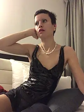 Snapshot of YoungDutchRuby chatting on December 5, 2025, 2:36 pm YoungDutchRuby online show from December 5, 2025, 2:36 pm