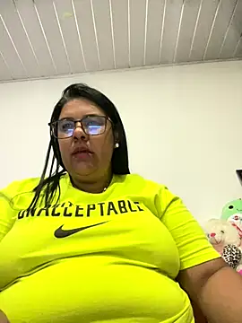 Snapshot of Carameloswing1 chatting on December 14, 2025, 11:42 pm Carameloswing1 online show from December 14, 2025, 11:42 pm