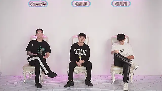 Snapshot of OUBA-boy chatting on December 3, 2025, 1:31 pm OUBA-boy online show from December 3, 2025, 1:31 pm