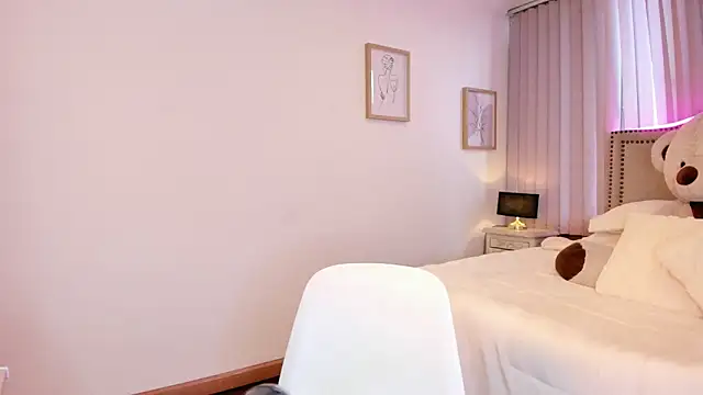 Snapshot of lya__brown chatting on February 20, 2026, 11:43 am lya brown online show from February 20, 2026, 11:43 am