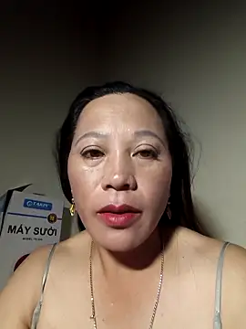 Snapshot of Y-eahi chatting on December 3, 2025, 4:38 pm Y-eahi online show from December 3, 2025, 4:38 pm