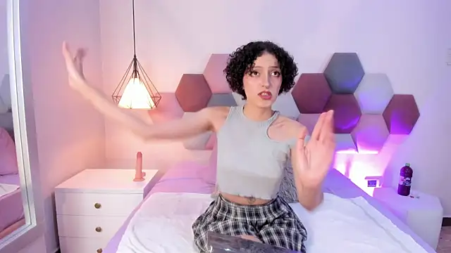 Snapshot of LyraVendrell chatting on March 3, 2026, 12:39 am LyraVendrell online show from March 3, 2026, 12:39 am