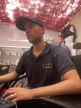 Snapshot of SweeXioji chatting on December 22, 2025, 8:28 pm SweeXioji online show from December 22, 2025, 8:28 pm