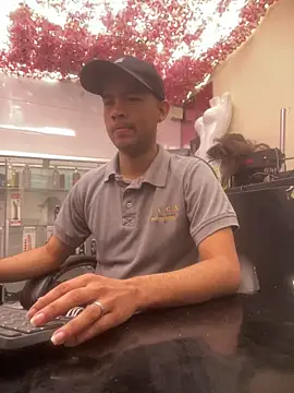 Snapshot of SweeXioji chatting on February 1, 2026, 3:43 pm SweeXioji online show from February 1, 2026, 3:43 pm