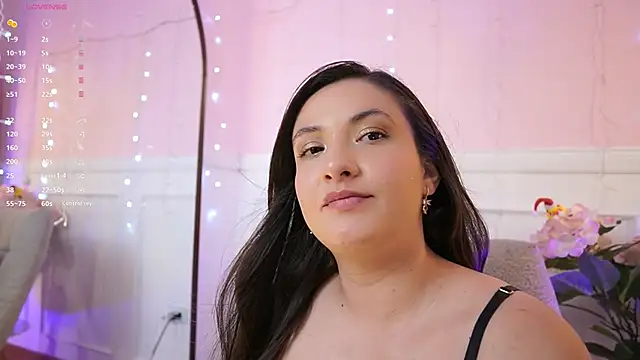 Snapshot of EvaCollin chatting on December 15, 2025, 11:42 pm EvaCollin online show from December 15, 2025, 11:42 pm