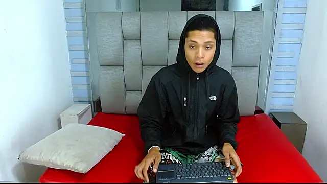 Snapshot of Axel_Marcu chatting on December 5, 2025, 1:09 pm Axel Marcu online show from December 5, 2025, 1:09 pm