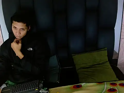 Snapshot of Axel_Marcu chatting on December 14, 2025, 2:28 am Axel Marcu online show from December 14, 2025, 2:28 am