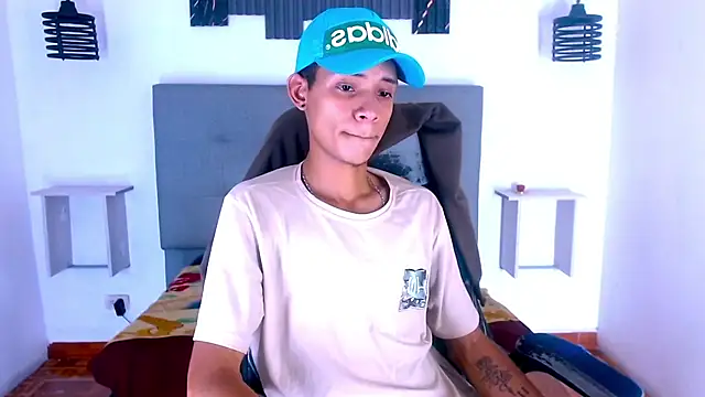 Snapshot of Axel_Marcu chatting on December 14, 2025, 5:51 pm Axel Marcu online show from December 14, 2025, 5:51 pm