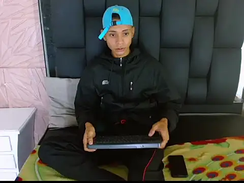 Snapshot of Axel_Marcu chatting on December 16, 2025, 4:50 am Axel Marcu online show from December 16, 2025, 4:50 am