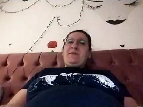 Snapshot of Dana92va chatting on February 13, 2026, 6:37 pm Dana92va online show from February 13, 2026, 6:37 pm