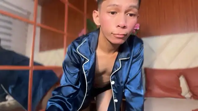 Snapshot of TheBoyAboveYou chatting on February 21, 2026, 4:52 pm TheBoyAboveYou online show from February 21, 2026, 4:52 pm