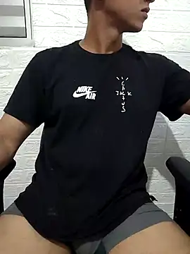 Snapshot of Victorvon9 chatting on January 19, 2026, 12:36 am Victorvon9 online show from January 19, 2026, 12:36 am