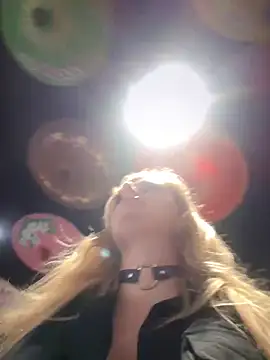 Snapshot of Betsy chatting on December 21, 2024, 8:39 am Betsy online show from December 21, 2024, 8:39 am